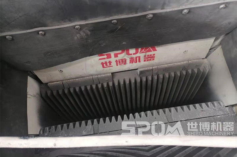 细鄂破进料口