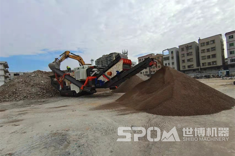 城市周边建筑垃圾处理现场，东莞侯总工地